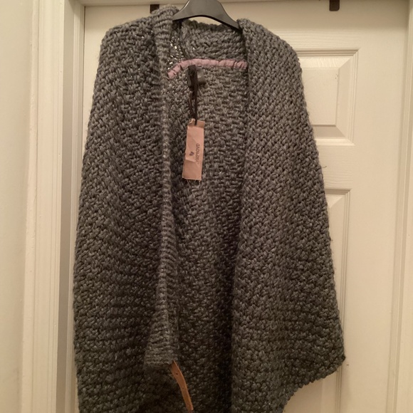 Wool Sleeveless Sweater with 2 leather straps - Picture 1 of 5
